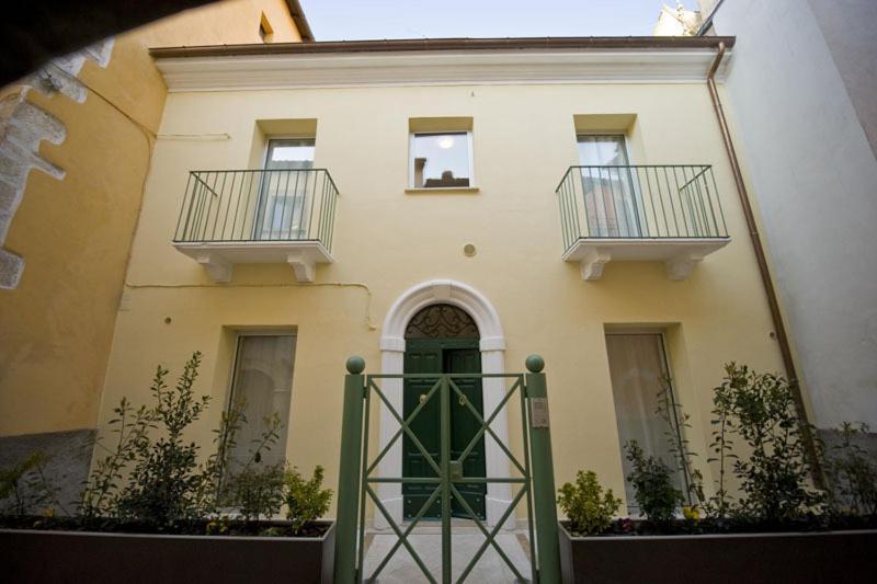 Апартаменты Vico Amato Residenza Сульмона Экстерьер фото